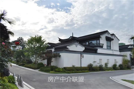 河畔花城精装微住，121平，套三带附房，72万